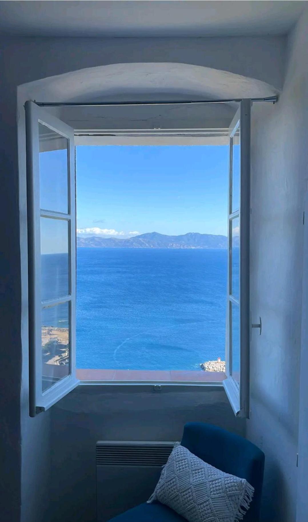 Appartement Vue Mer En Plein Centre De Cargese Bagian luar foto